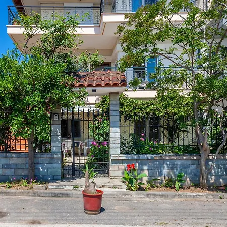 Dolphin Apartament Flogita